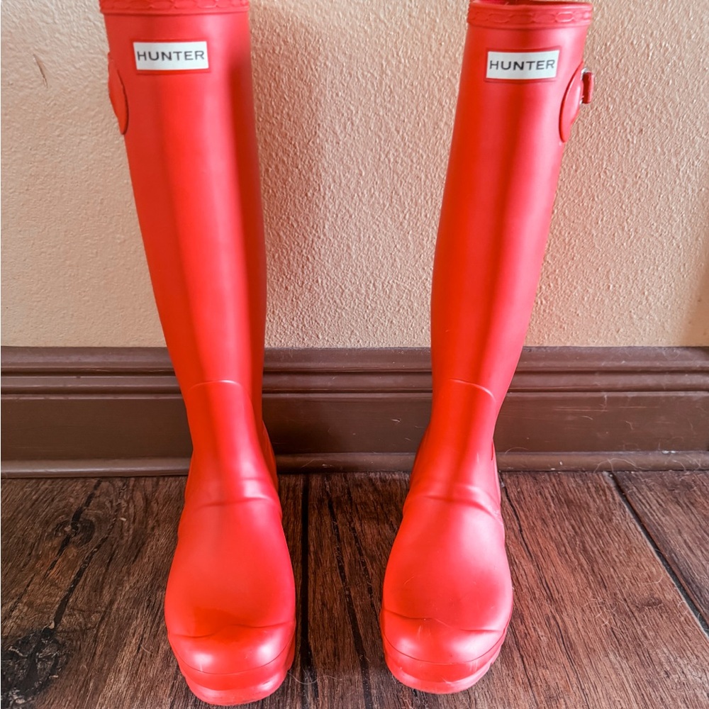 Beautiful Tall Hunter Rain Boots!